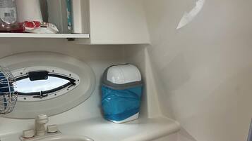 Dobbeltrom – comfort | Bad | Dusj, designertoalettartikler, hårføner og håndklær