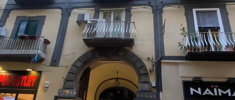 Façade de l’hébergement - soirée/nuit