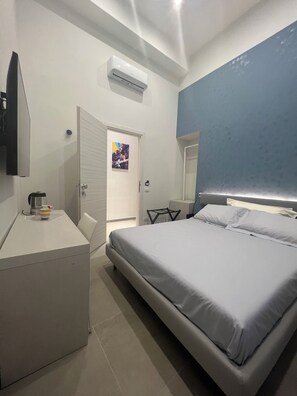 Standardzimmer, 1 Doppelbett, eigenes Bad, Blick auf den Innenhof | Bettwäsche aus ägyptischer Baumwolle, hochwertige Bettwaren