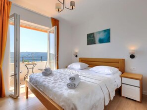 3 bedrooms, Internet