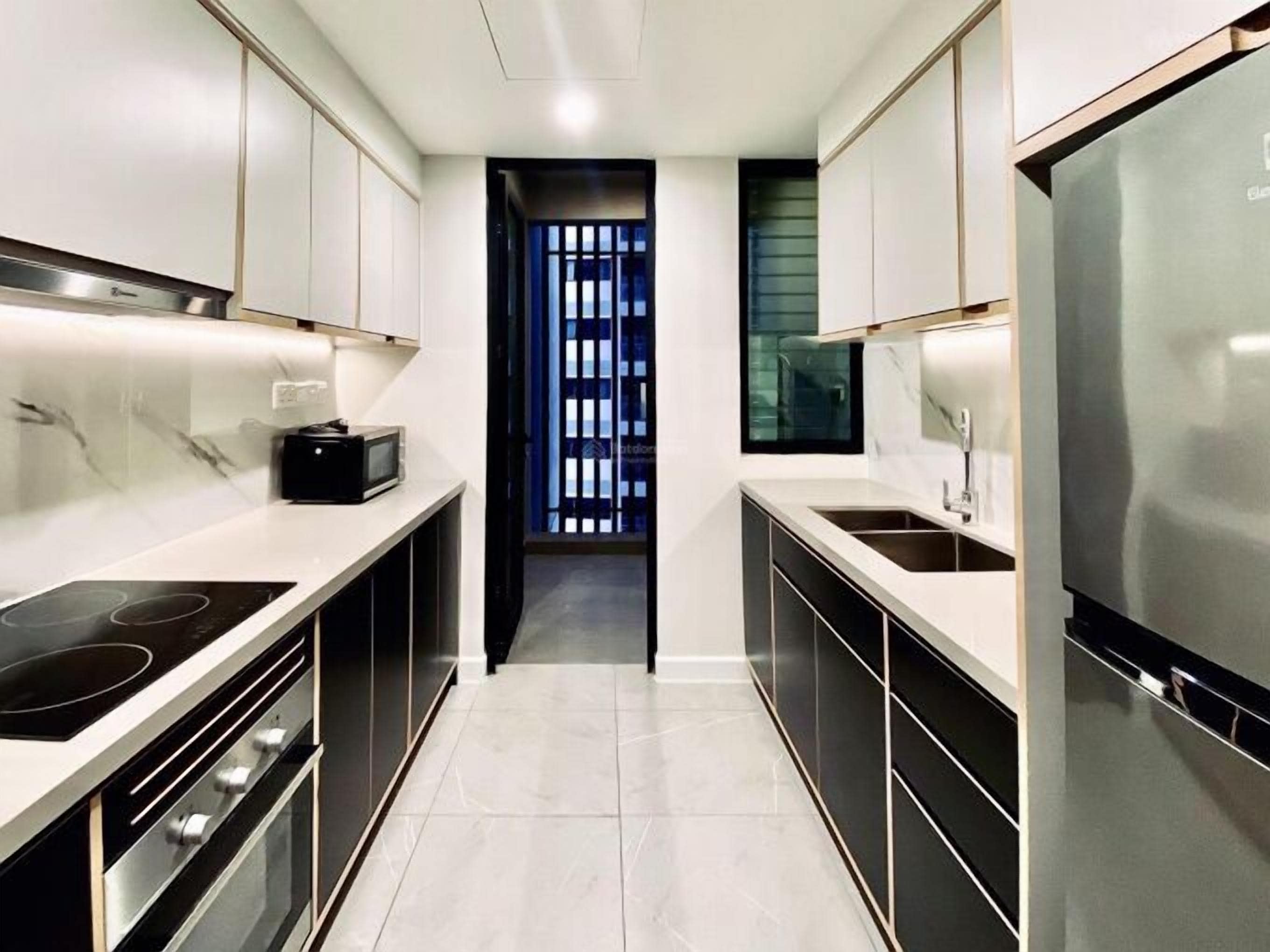 Apartamento família | Cozinha privada | Geladeira grande, micro-ondas, fogão, cooktop