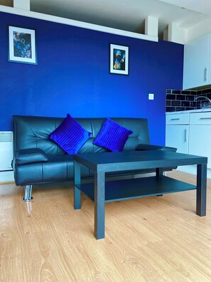 Smart TV - Stunning City Centre 1 bedroom apartment near Broad street Birmingham (Birmingham)