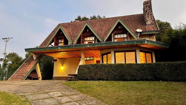 Exterior - Casa no Capivari Lareira Área Churrasco (Campos do Jordão)