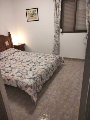 3 bedrooms, bed sheets