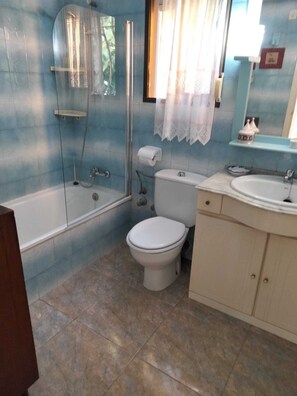 Bidet, towels, soap, shampoo