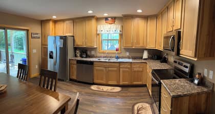 Barr Top Lodge - Newly Constructed in 2023, Secluded and Remote in the Elk Range