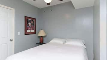 2 bedrooms, iron/ironing board, WiFi