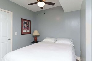 2 bedrooms, iron/ironing board, WiFi