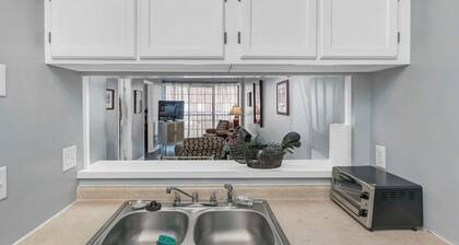 Roost on Greene! Two Bedroom Five Points Condo. Steps away from USC Campus.