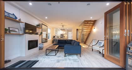 Luxury House Right In Front of Cultus Lake w/ Hot Tub & Paddleboards