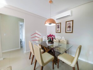 Dining - GARDEN APARTMENT FOR SEASONAL RENT MARISCAL/BOMBINHAS (LA008F) (Canto Grande Bombinhas)