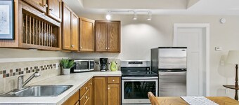 Close to Beaches, Downtown Douglas, & Saugatuck!