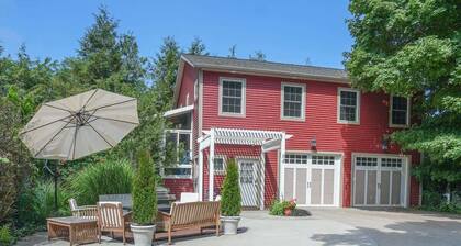 Lower Coastal Carriage Apt: Close to Beaches, Downtown Douglas, & Saugatuck!