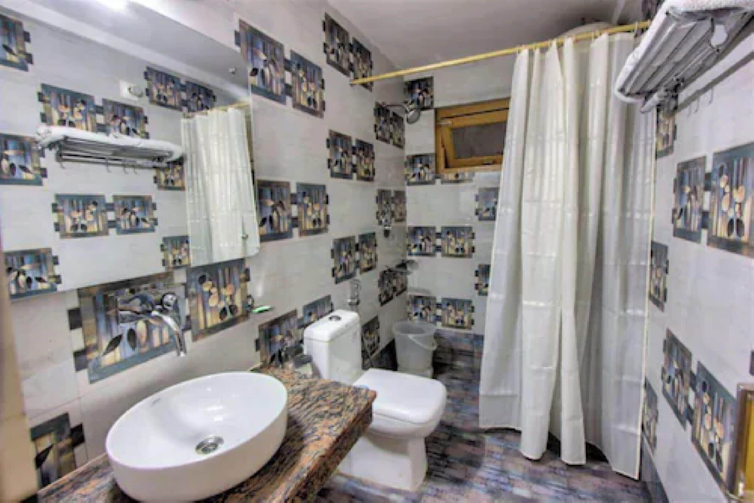 Rainfall showerhead, designer toiletries, towels, soap