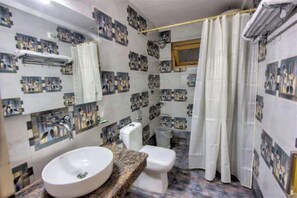 Cabezal de ducha tipo lluvia, artículos de tocador de diseñador, toallas