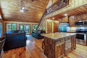 Interior - Sunrays Mountain Vista - Hot Tub, New Construction, Pet Friendly (Morganton)