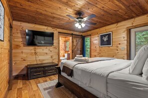 4 bedrooms, iron/ironing board, WiFi, bed sheets