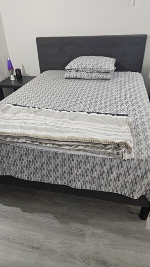 1 chambre, bureau, fer et planche à repasser, Wi-Fi gratuit