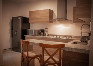 Private kitchen - Cancun Fully Equipped House Pool Gym Cancún
 (Cancún)