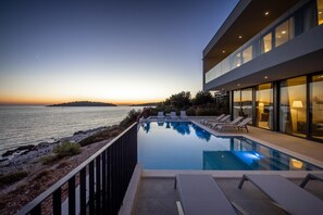 5 bedrooms