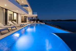 5 bedrooms