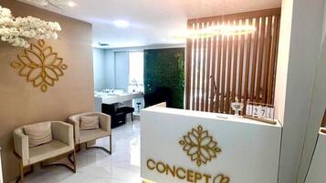 Basic Apartment | Lobby