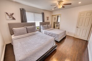 3 Schlafzimmer, Bügeleisen/Bügelbrett, WLAN, Bettwäsche