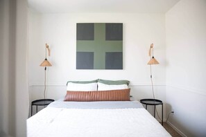 4 bedrooms, desk, iron/ironing board, free WiFi - Family Home: Sleeps 12, Game Room, Hot Tub & Views (East Wenatchee)