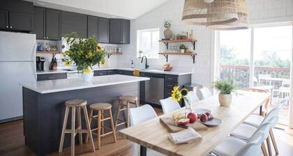 Family Home: Sleeps 12, Game Room, Hot Tub & Views