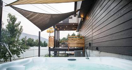 Family Home: Sleeps 12, Game Room, Hot Tub & Views