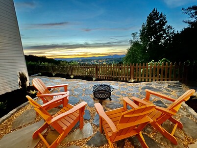 Iconic Dahlonega View! In Town! WINE GOLD HIKING