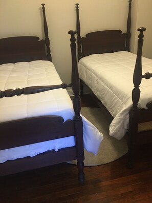 2 dormitoris, planxa i posts de planxar, wifi i roba de llit 