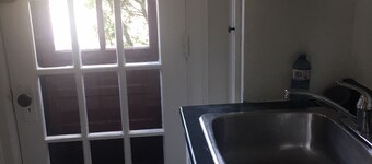 Cozy 2-bedrm apartment in historic Brockville!