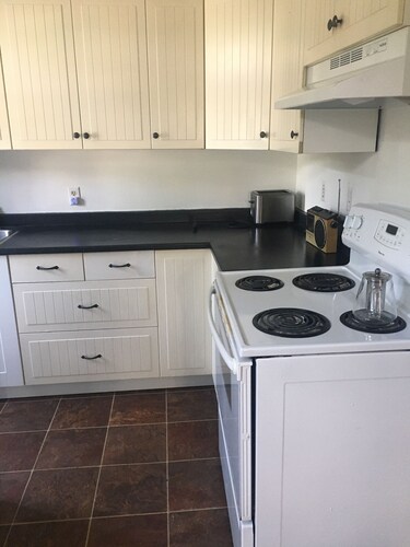 Cozy 2-bedrm apartment in historic Brockville!