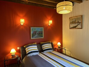 2 slaapkamers, reisbedje, gratis wifi, beddengoed
