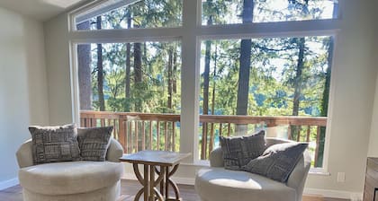 Delightful 4bdr/3bath Bay House