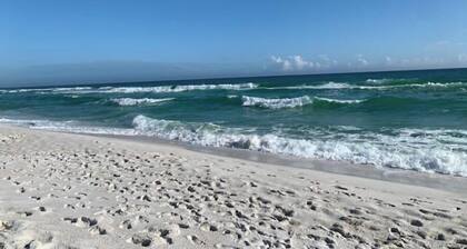 Pensacola Beach - 4 Bedrooms w/ Beach and Pool Access!