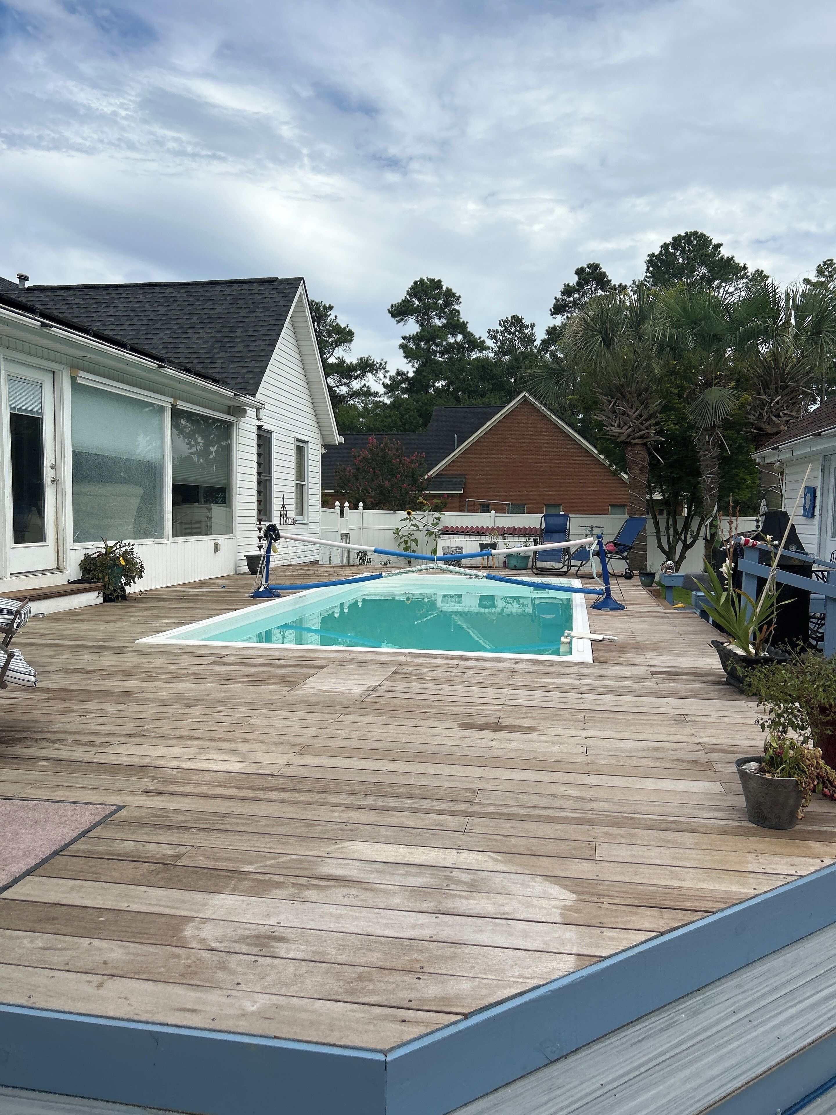 Cozy little space! Fully furnished! Come relax by the pool! 