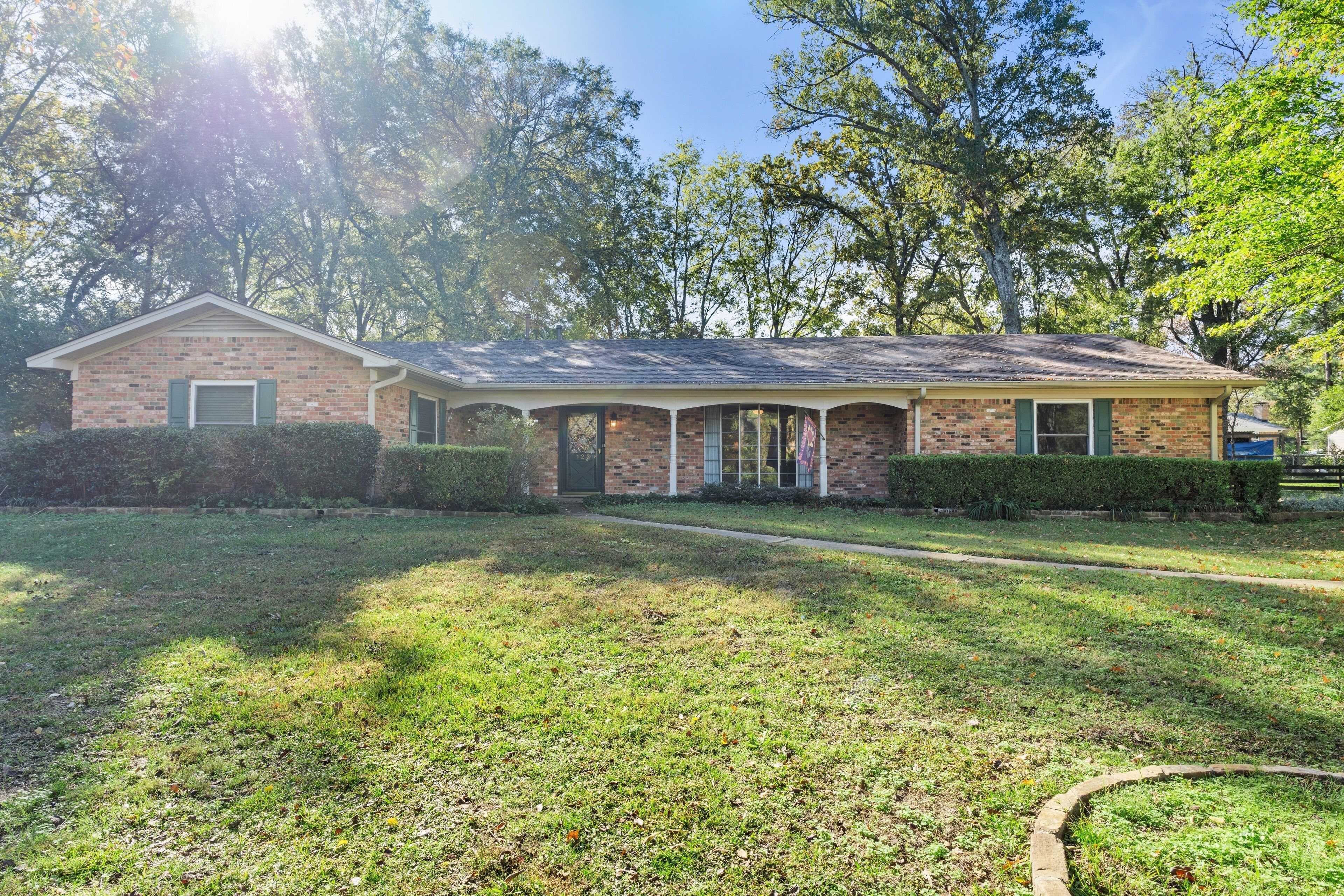 Timber View Retreat-Large 4 BR close to shopping & restaurants in NE Longview