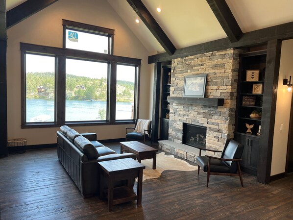 TV connectée, cheminée, table de tennis de table, espaces bureaux