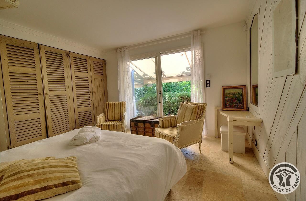 6 室のベッドルーム、アイロン / アイロン台、旅行用ベビーベッド