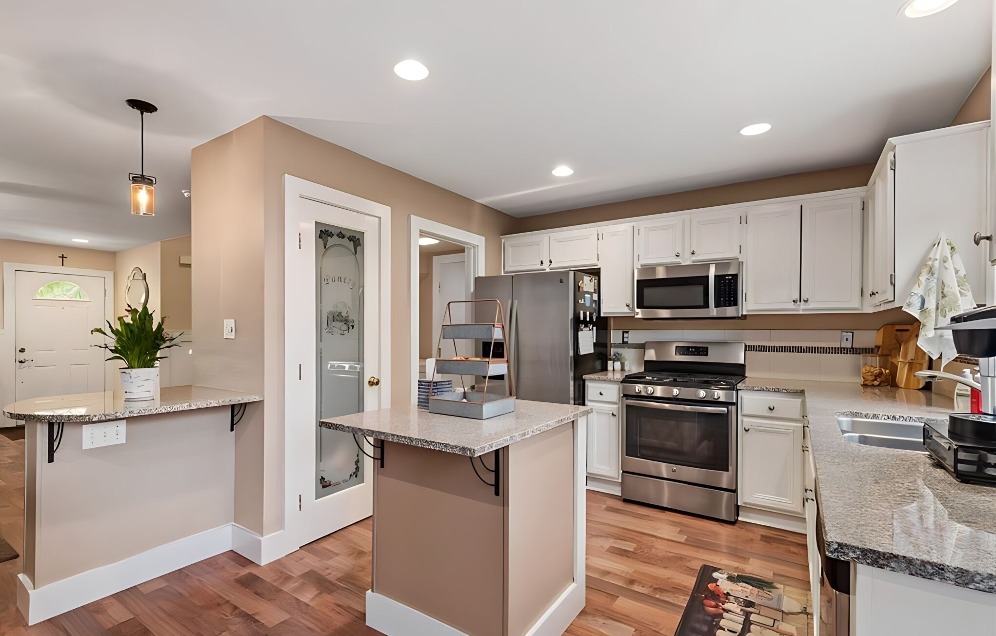 Tranquil RSM Home - Scenic Views - deal Location near Parks, Trails, and Shops
