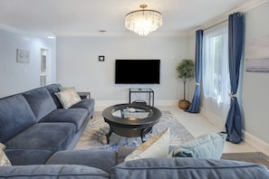 Smart TV, fireplace - The Ideal Coastal Retreat: Beach/Casino/Marina (Dania Beach)