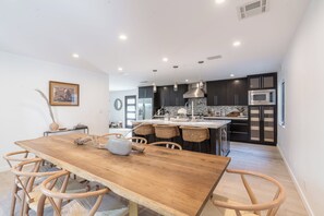 Dining - Cali Luxury Dream Hideaway + Guest Suite (Los Angeles)