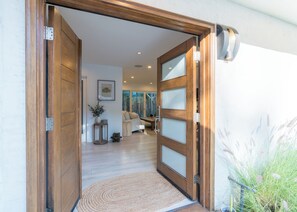 Interior - Cali Luxury Dream Hideaway + Guest Suite (Los Angeles)