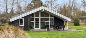 "Elni" - 900m from the sea by Interhome