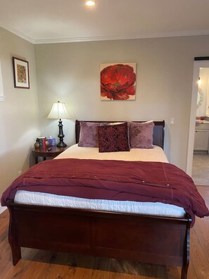 1 bedroom, desk, travel crib, WiFi