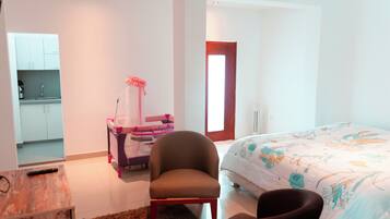 Comfort Studio Suite | Iron/ironing board, free WiFi, bed sheets