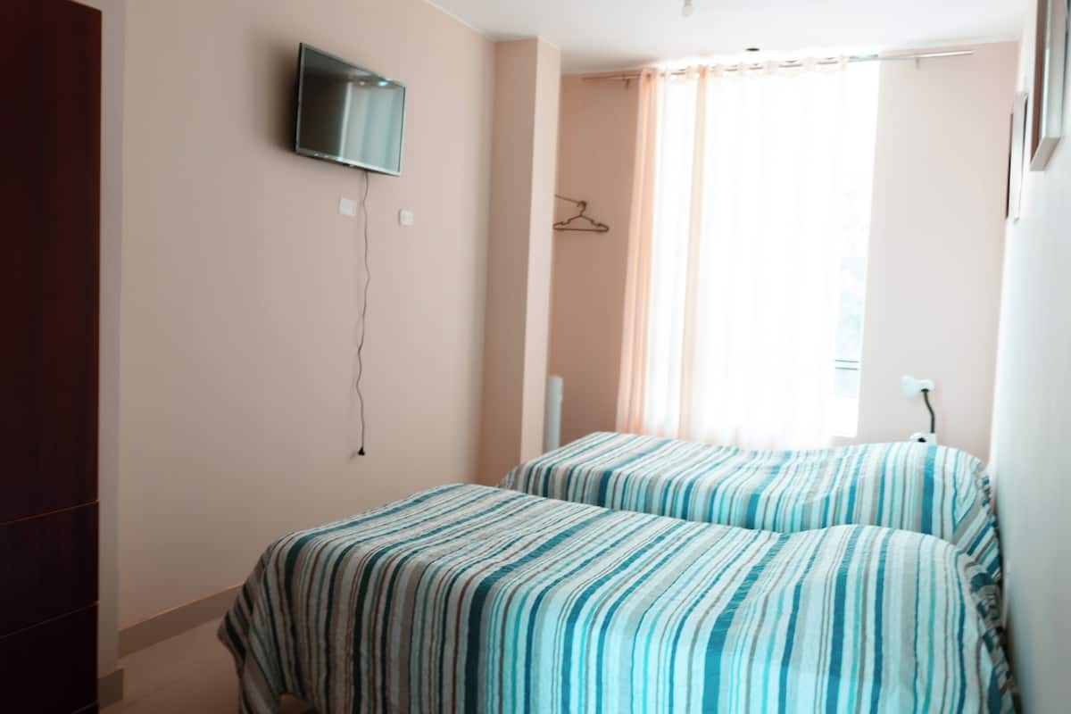 Comfort Twin kamer | 1 slaapkamer, een strijkplank/strijkijzer, gratis wifi, beddengoed