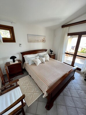 2 bedrooms, iron/ironing board, free WiFi, bed sheets - Spendid Seafront Villa in Santa Reparata (Santa Reparata)